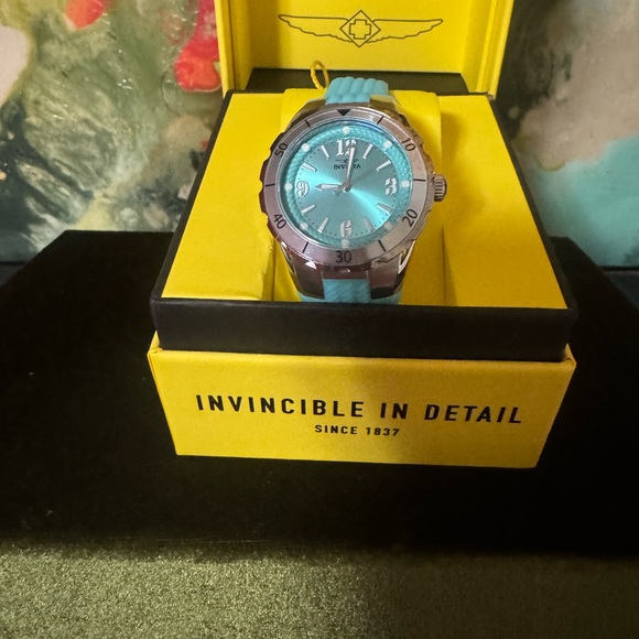 Invicta Yellow Watch Box - Picture 4 of 6